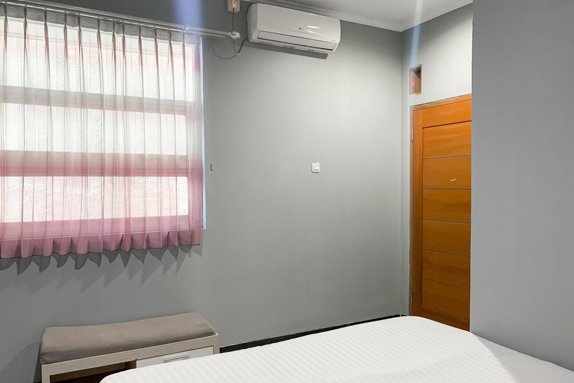 Karins Guesthouse Syariah Redpartner Bandung Ngoại thất bức ảnh
