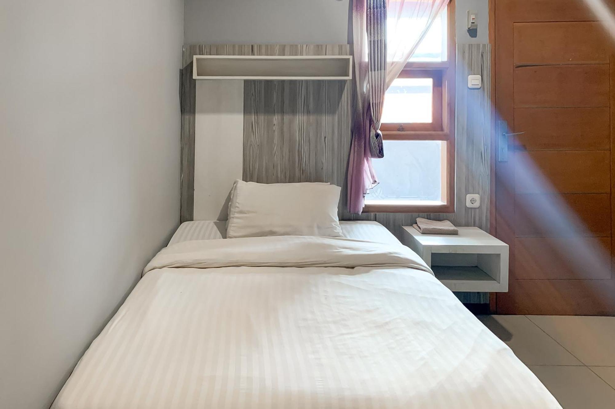 Karins Guesthouse Syariah Redpartner Bandung Ngoại thất bức ảnh