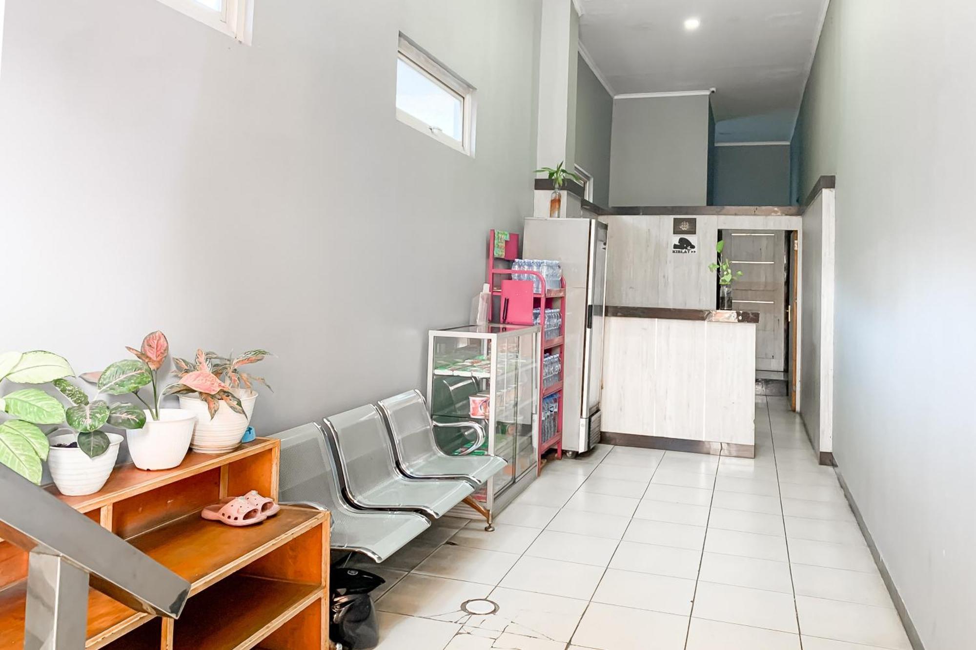 Karins Guesthouse Syariah Redpartner Bandung Ngoại thất bức ảnh