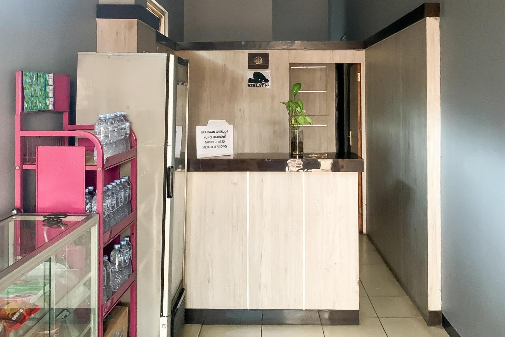 Karins Guesthouse Syariah Redpartner Bandung Ngoại thất bức ảnh